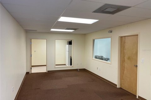 Propiedad comercial en alquiler en Casselberry, Florida, 222.97 m2 № 1762263 - foto 14