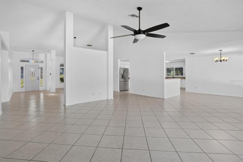 Villa ou maison à vendre à Clermont, Floride: 4 chambres, 279.54 m2 № 2427327 - photo 13