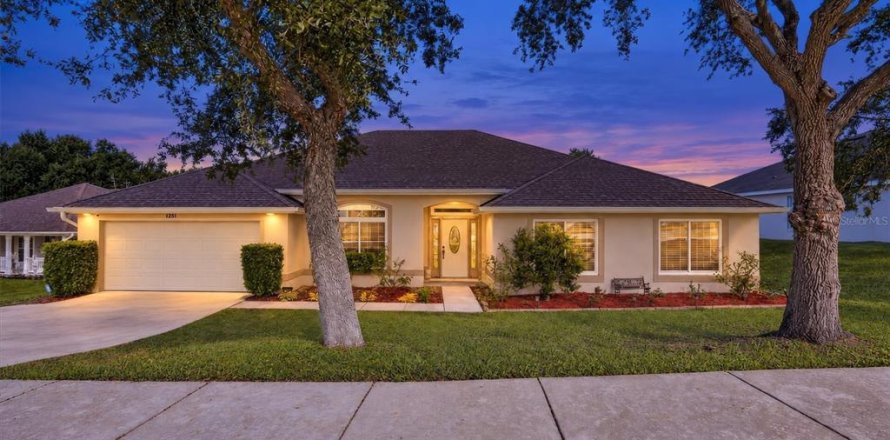 Villa ou maison à Clermont, Floride 4 chambres, 279.54 m2 № 2427327
