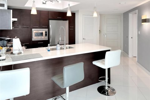 Снять в аренду кондоминиум в Санни-Айлс-Бич, Флорида 3 спальни, 135.45м2, № 1984437 - фото 9