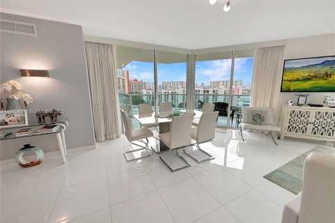 Снять в аренду кондоминиум в Санни-Айлс-Бич, Флорида 3 спальни, 135.45м2, № 1984437 - фото 4