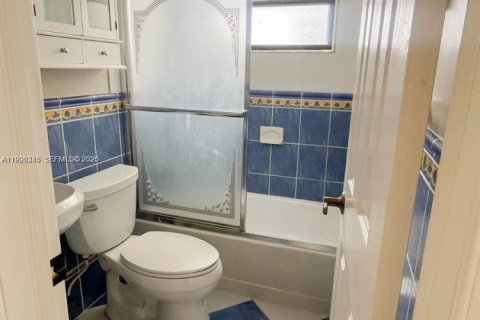 Снять в аренду кондоминиум в Хайалиа, Флорида 3 спальни, 124.49м2, № 2063250 - фото 8