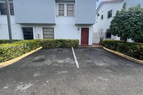 Кондоминиум с 3 спальнями в Хайалиа, Флорида № 2063250