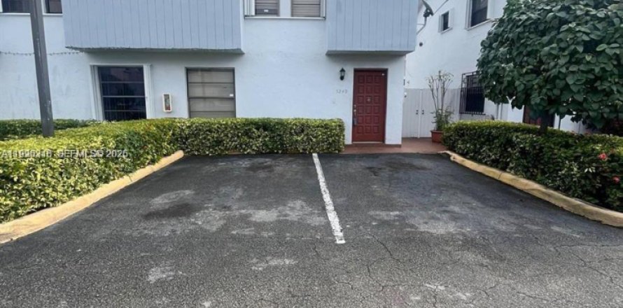 Кондоминиум с 3 спальнями в Хайалиа, Флорида № 2063250