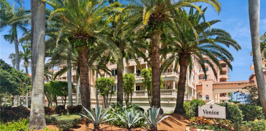 Condo in Coral Gables, Florida, 3 bedrooms  № 1660203