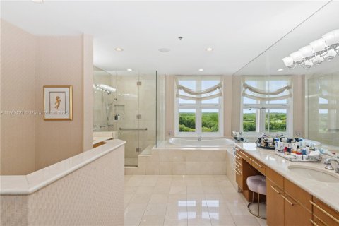 Condo in Coral Gables, Florida, 3 bedrooms  № 1660203 - photo 11
