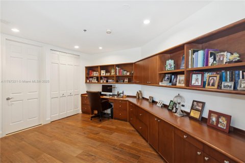 Condo in Coral Gables, Florida, 3 bedrooms  № 1660203 - photo 10