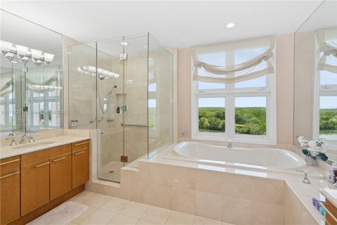 Condo in Coral Gables, Florida, 3 bedrooms  № 1660203 - photo 12