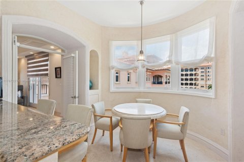 Condo in Coral Gables, Florida, 3 bedrooms  № 1660203 - photo 15
