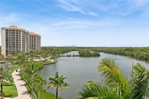 Condo in Coral Gables, Florida, 3 bedrooms  № 1660203 - photo 24
