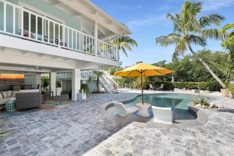 House in Marathon, Florida 3 bedrooms, 200.58 sq.m. № 1804577 - photo 1