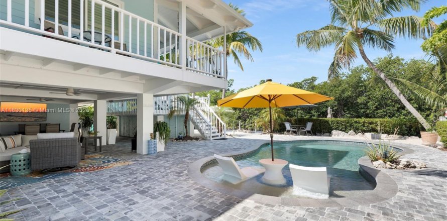 House in Marathon, Florida 3 bedrooms, 200.58 sq.m. № 1804577