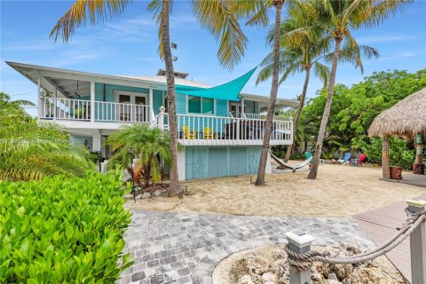 House in Marathon, Florida 3 bedrooms, 200.58 sq.m. № 1804577 - photo 9