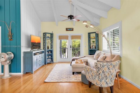 House in Marathon, Florida 3 bedrooms, 200.58 sq.m. № 1804577 - photo 19