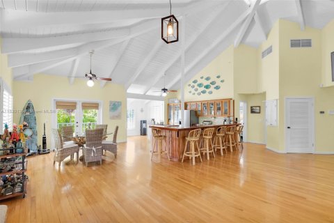 House in Marathon, Florida 3 bedrooms, 200.58 sq.m. № 1804577 - photo 12