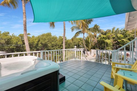 House in Marathon, Florida 3 bedrooms, 200.58 sq.m. № 1804577 - photo 10