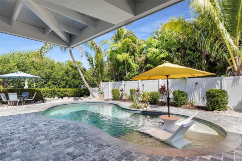 House in Marathon, Florida 3 bedrooms, 200.58 sq.m. № 1804577 - photo 6