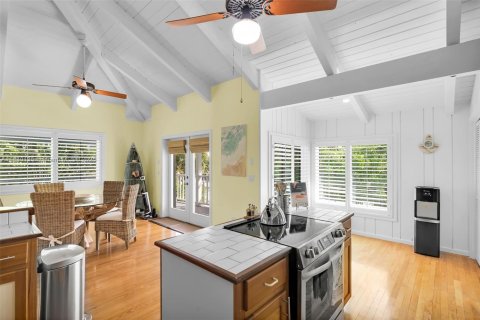 House in Marathon, Florida 3 bedrooms, 200.58 sq.m. № 1804577 - photo 17