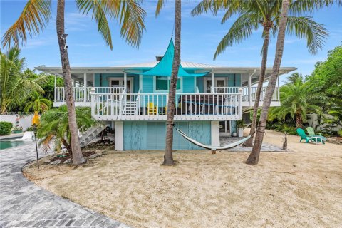 House in Marathon, Florida 3 bedrooms, 200.58 sq.m. № 1804577 - photo 4