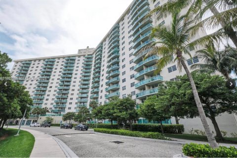 Copropriété à vendre à Sunny Isles Beach, Floride: 1 chambre, 93.37 m2 № 2026636 - photo 5