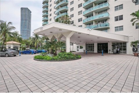 Copropriété à vendre à Sunny Isles Beach, Floride: 1 chambre, 93.37 m2 № 2026636 - photo 4