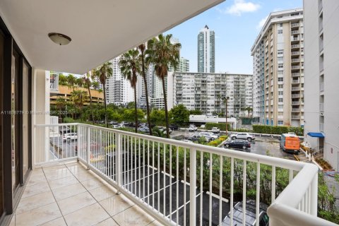 Copropriété à vendre à Miami, Floride: 2 chambres, 91.6 m2 № 1825722 - photo 4