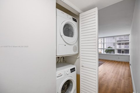 Copropriété à vendre à Miami, Floride: 2 chambres, 91.6 m2 № 1825722 - photo 19