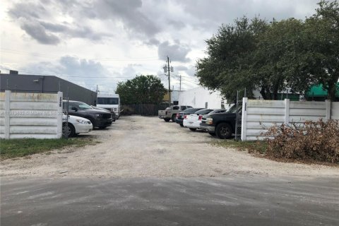 Купить коммерческую недвижимость в Холливуд, Флорида № 1958730 - фото 1