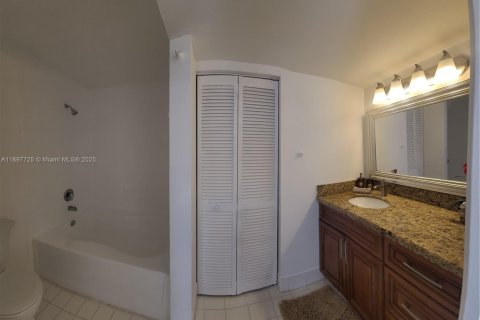 Купить кондоминиум в Мирамар, Флорида 3 спальни, 104.52м2, № 1948926 - фото 18