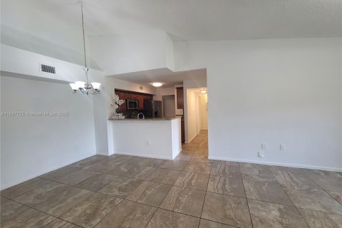 Купить кондоминиум в Мирамар, Флорида 3 спальни, 104.52м2, № 1948926 - фото 13