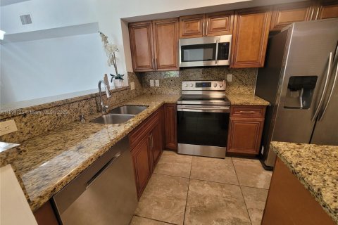 Купить кондоминиум в Мирамар, Флорида 3 спальни, 104.52м2, № 1948926 - фото 5