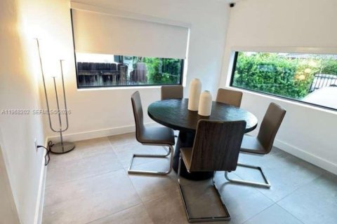 Снять в аренду виллу или дом в Майами, Флорида 3 спальни, 162.76м2, № 2029333 - фото 15