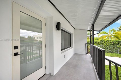 Снять в аренду виллу или дом в Майами, Флорида 3 спальни, 162.76м2, № 2029333 - фото 8