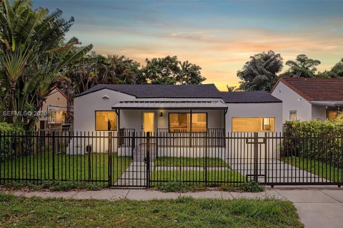 Снять в аренду виллу или дом в Майами, Флорида 3 спальни, 162.76м2, № 2029333 - фото 2