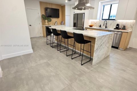 Снять в аренду виллу или дом в Майами, Флорида 3 спальни, 162.76м2, № 2029333 - фото 14