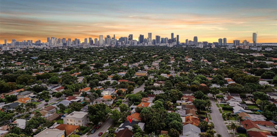 Дом в Майами, Флорида 3 спальни, 162.76м2 № 2029333