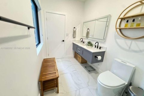 Снять в аренду виллу или дом в Майами, Флорида 3 спальни, 162.76м2, № 2029333 - фото 26