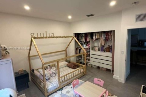 Снять в аренду виллу или дом в Майами, Флорида 3 спальни, 162.76м2, № 2029333 - фото 17