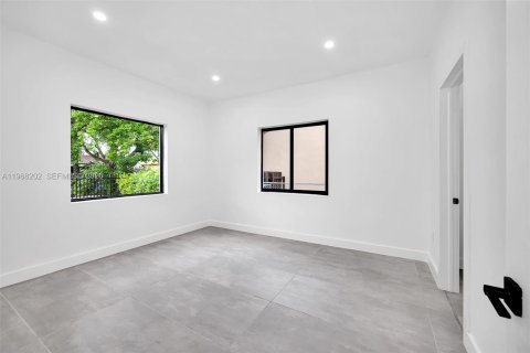 Снять в аренду виллу или дом в Майами, Флорида 3 спальни, 162.76м2, № 2029333 - фото 21