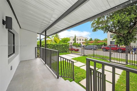 Снять в аренду виллу или дом в Майами, Флорида 3 спальни, 162.76м2, № 2029333 - фото 9