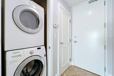 Condo in Orlando, Florida, 1 bedroom  № 2369607 - photo 17