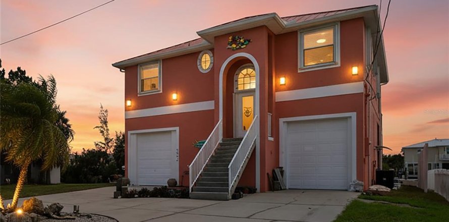 Villa ou maison à Hernando Beach, Floride 3 chambres, 131.55 m2 № 2291539