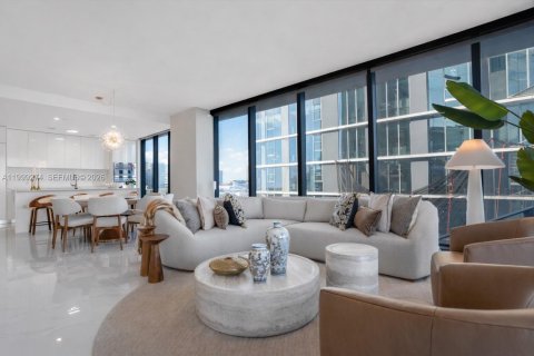 Condo in Miami, Florida, 4 bedrooms  № 2064045 - photo 15