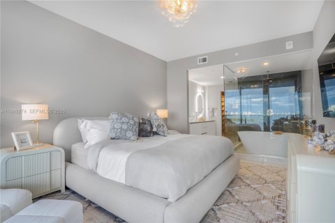 Condo in Miami, Florida, 4 bedrooms  № 2064045 - photo 26