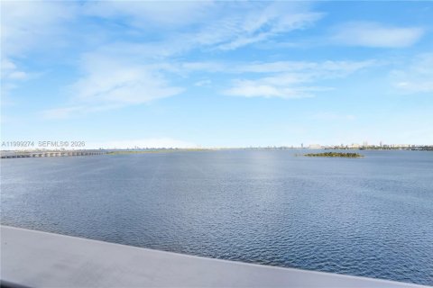 Condo in Miami, Florida, 4 bedrooms  № 2064045 - photo 13