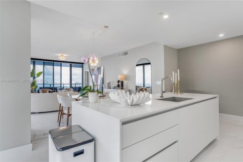 Condo in Miami, Florida, 4 bedrooms  № 2064045 - photo 6