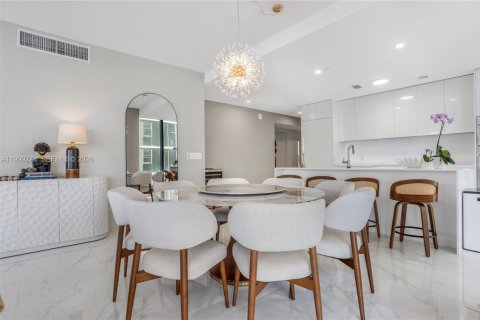 Condo in Miami, Florida, 4 bedrooms  № 2064045 - photo 11