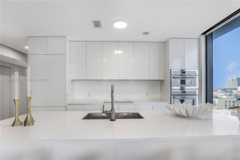 Condo in Miami, Florida, 4 bedrooms  № 2064045 - photo 7