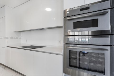 Condo in Miami, Florida, 4 bedrooms  № 2064045 - photo 9