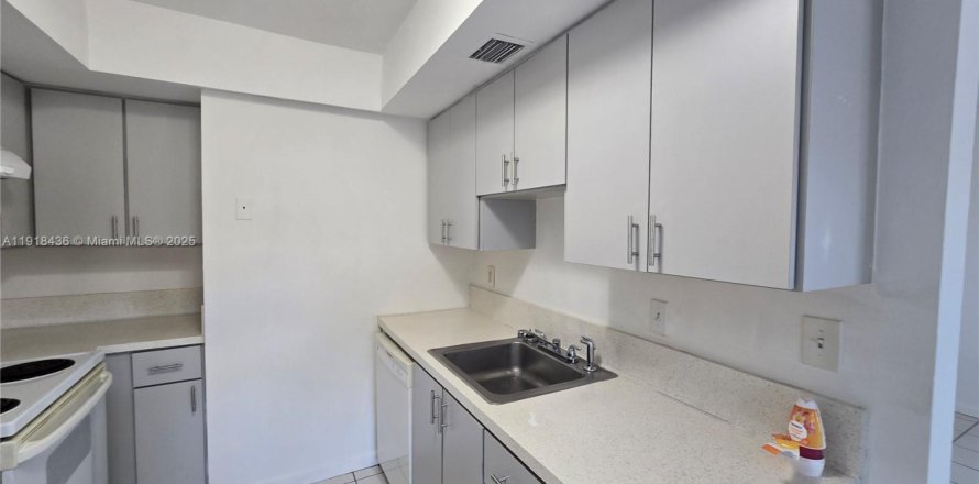 Таунхаус в Лодерхилл, Флорида 2 спальни, 87.7м2 № 1973203